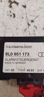 Audi A8 S8 D2 4D Boîtier module alarme 8L0951173