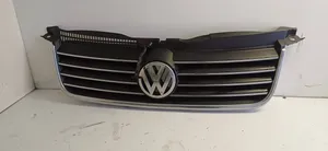 Volkswagen PASSAT B5.5 Grille calandre supérieure de pare-chocs avant 3B0853651J