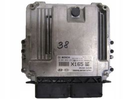 KIA Carens III Sterownik / Moduł ECU 0281032241