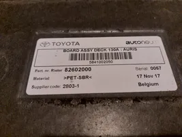 Toyota Auris E180 Tavaratilan pohjan paneeli 5841002050