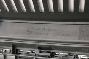 Volkswagen Tiguan Maskownica / Grill / Atrapa górna chłodnicy 5N0853653E