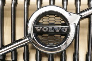 Volvo XC60 Front bumper upper radiator grill 31425535