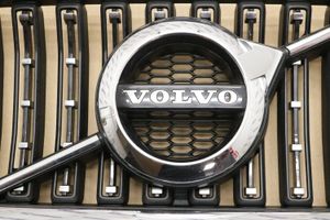 Volvo V60 Maskownica / Grill / Atrapa górna chłodnicy 32132230