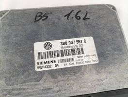 Volkswagen PASSAT B5 Moottorin ohjainlaite/moduuli 3B0907557C