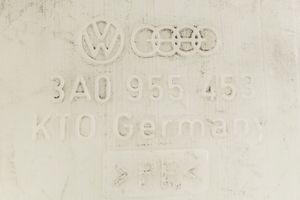 Volkswagen PASSAT B3 Réservoir de liquide lave-glace 3A0955453