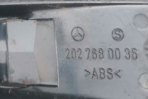 Mercedes-Benz C W202 Priekinio lango atidarymo rankenėlė 2027680036