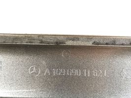 Mercedes-Benz A W169 Takaoven lista (muoto) A1696901162