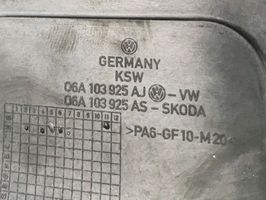 Volkswagen Golf IV Copri motore (rivestimento) 06A103925AJ