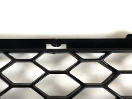 Hyundai Santa Fe Front bumper lower grill 865122b000