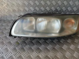 Volvo S60 Lampa przednia 30698825