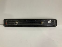 Mercedes-Benz E W211 Moldura protectora del borde trasero A2116801635