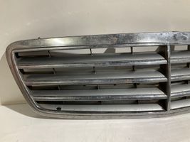 Mercedes-Benz C W203 Grille calandre supérieure de pare-chocs avant A2038800223