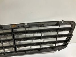 Mercedes-Benz C W203 Grille calandre supérieure de pare-chocs avant A2038800223