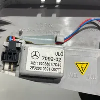 Mercedes-Benz E W211 Illuminazione sedili posteriori A2118203601