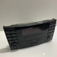 Mercedes-Benz E W211 Radio / CD/DVD atskaņotājs / navigācija A2118200879