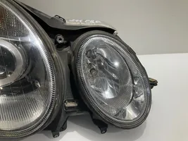 Mercedes-Benz E W211 Lampa przednia 