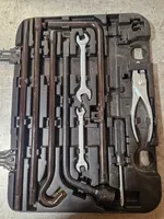 Toyota Land Cruiser (J120) Tool set 6020009120