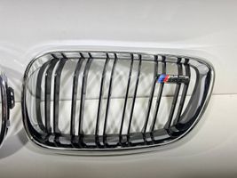 BMW M2 F87 Grotelės priekinės 51138064143