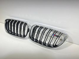 BMW M2 F87 Grotelės priekinės 51138064143