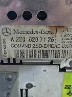 Mercedes-Benz S W220 Unità principale autoradio/CD/DVD/GPS A2208207126