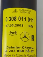 Mercedes-Benz C W203 Dysza spryskiwacza lampy przedniej A2038600647