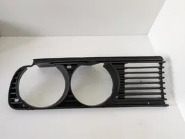 BMW 3 E30 Listwa pod lampę przednią 