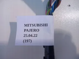 Mitsubishi Pajero Sport II Wiązka przewodów drzwi przednich 