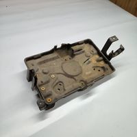 Mitsubishi Pajero Boîte de batterie 8201A086