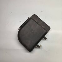 Suzuki Grand Vitara II Coperchio/tappo della scatola vassoio della batteria 3392565J0