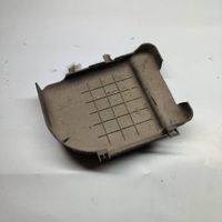 Suzuki Grand Vitara II Coperchio/tappo della scatola vassoio della batteria 3392565J0