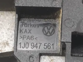 Skoda Fabia Mk3 (NJ) Rączka / Dźwignia hamulca ręcznego 1J0947561