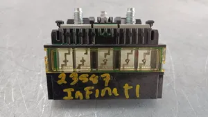 Infiniti Q50 Module de fusibles 