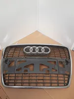 Audi A6 S6 C6 4F Grotelės viršutinės 4FO853651