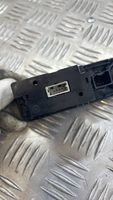 Jaguar XJ X351 USB-pistokeliitin AW9319C166AA