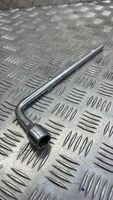 Mercedes-Benz E W212 Llave de tuercas de rueda A2215810001