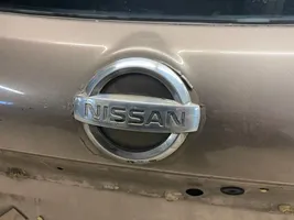 Nissan Qashqai Takaluukun/tavaratilan kansi 