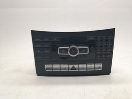 Mercedes-Benz E A207 Radio/CD/DVD/GPS-pääyksikkö A2129006426