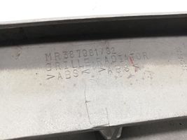 Mitsubishi Pajero Maskownica / Grill / Atrapa górna chłodnicy MR387981782