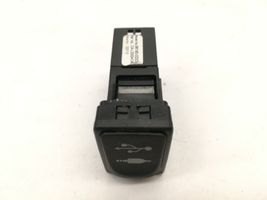 Toyota Verso Connettore plug in AUX 861900D030