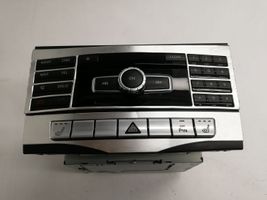 Mercedes-Benz E W212 Radio/CD/DVD/GPS-pääyksikkö A2129005327