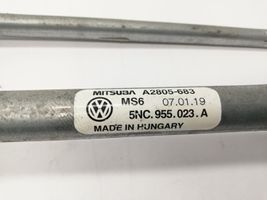 Volkswagen Tiguan Etupyyhkimen vivusto ja moottori 5NC955023A