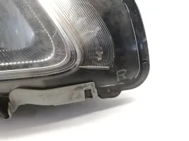 Toyota Avensis T270 Lampa przednia E412676