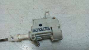 Volkswagen PASSAT CC Serratura del tappo del serbatoio del carburante 3C8810773A