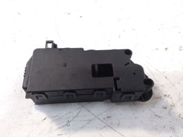 Volvo V50 Motorino del tappo del serbatoio del carburante 30716754