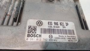 Volkswagen PASSAT B6 Sterownik / Moduł ECU 03G906021DP