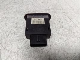 KIA Sorento Przełącznik / Przycisk otwierania klapy bagażnika 935503E020