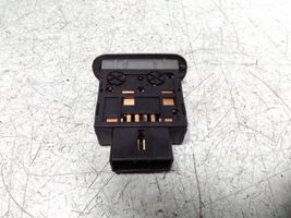 KIA Sorento Przełącznik / Przycisk otwierania klapy bagażnika 935503E020