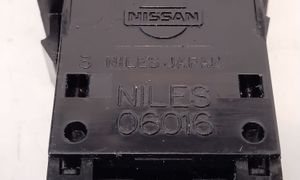 Nissan Patrol Y61 Bouton lave-phares 06016