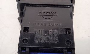 Nissan Patrol Y61 Bouton de dégivrage pare-brise 06016