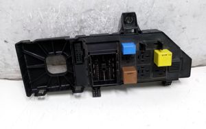 Opel Vectra C Module de fusibles 13181983KA